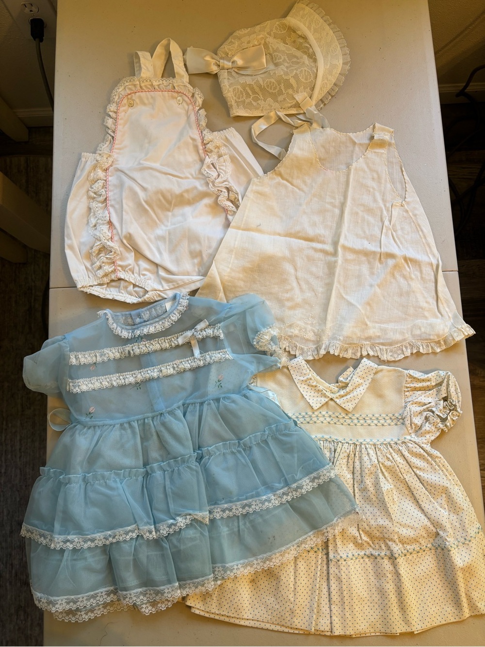Lot of 5 items. Vintage dresses and bonnet
